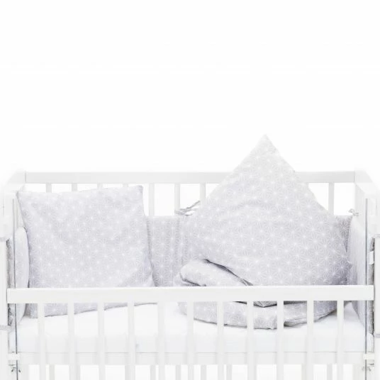 Top 10 🌟 Fillikid 4-tlg. Bettwäsche-Set für Nino Decke 80 x 80 cm, Kissen 35 x 40 cm, Matratze & Nestchen - Cube - Grey - Collection 2022 💯 1 Top 10 🌟 Fillikid 4-tlg. Bettwäsche-Set für Nino Decke 80 x 80 cm, Kissen 35 x 40 cm, Matratze & Nestchen - Cube - Grey - Collection 2022 💯