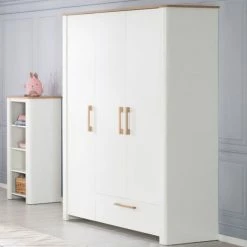 Hot Sale 🤩 Roba Kinderzimmer Ava mit 3-türigem Schrank, Bett, breiter Wickelkommode - Weiß 🌟 -Live & Sleep Sales roba kinderzimmer ava mit 3 turigem schrank bett breiter wickelkommode weiss 1012830 d2