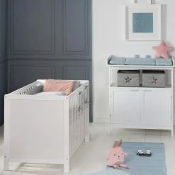 Deals ✔️ Roba Sparset Kinderzimmer Hamburg mit Bett, Wickelkommode & 2 Canvas Boxen - Weiß 🤩
